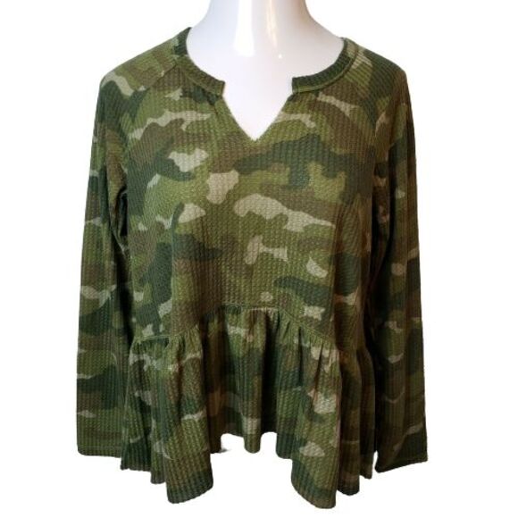 William Rast Camouflage Thermal V-Neck Peplum Shirt Lightweight Womens Large New - Picture 1 of 2